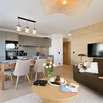 Phoenix B By Leavetown Vacations