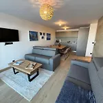 Phoenix B By Leavetown Vacations *