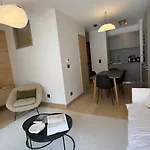 Phoenix B By Leavetown Vacations