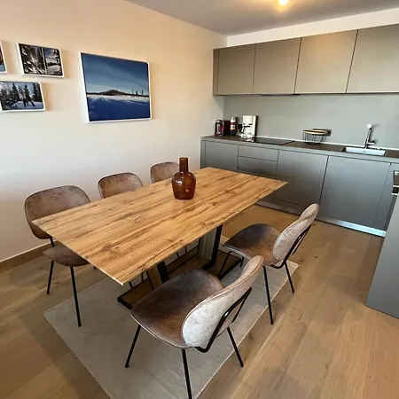 Phoenix B By Leavetown Vacations *