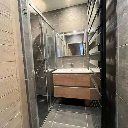 Phoenix B By Leavetown Vacations