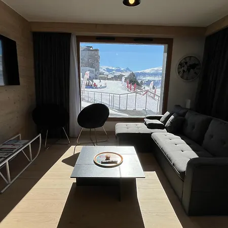 Phoenix B By Leavetown Vacations