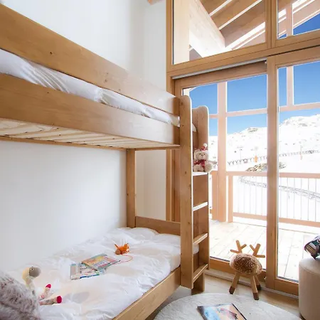 Phoenix B By Leavetown Vacations