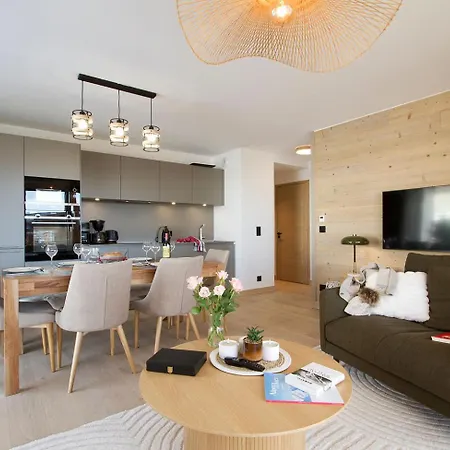 Phoenix B By Leavetown Vacations