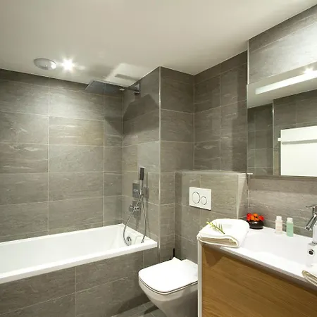 Phoenix B By Leavetown Vacations *