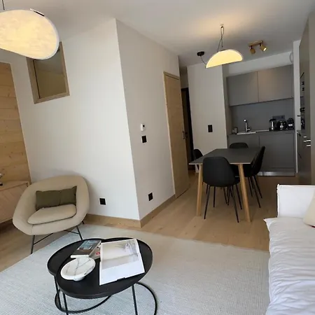 Phoenix B By Leavetown Vacations
