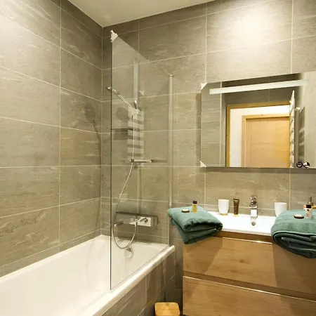 Phoenix B By Leavetown Vacations *